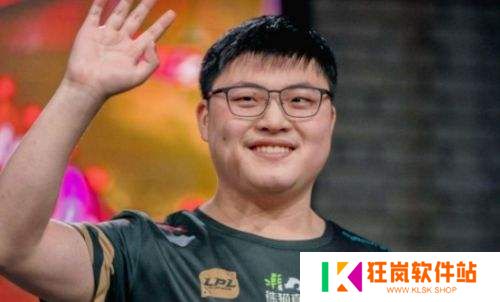 Uzi在直播间哭穷，不料家底被曝光，有网友用Deepseek估算出其资产