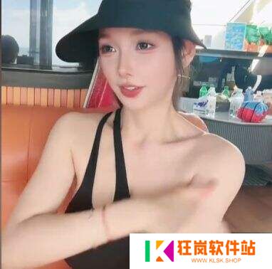 米娜三亚泳装直播引热议：身材太火辣，水上项目陷